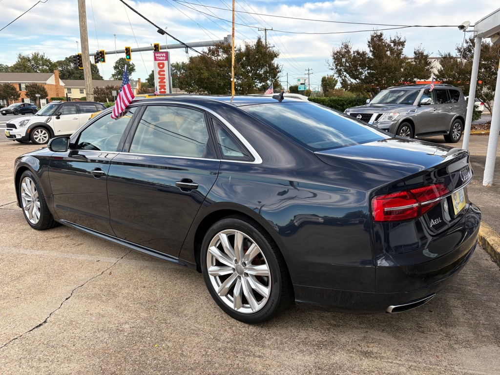 Photo 4 of this AUDI A8