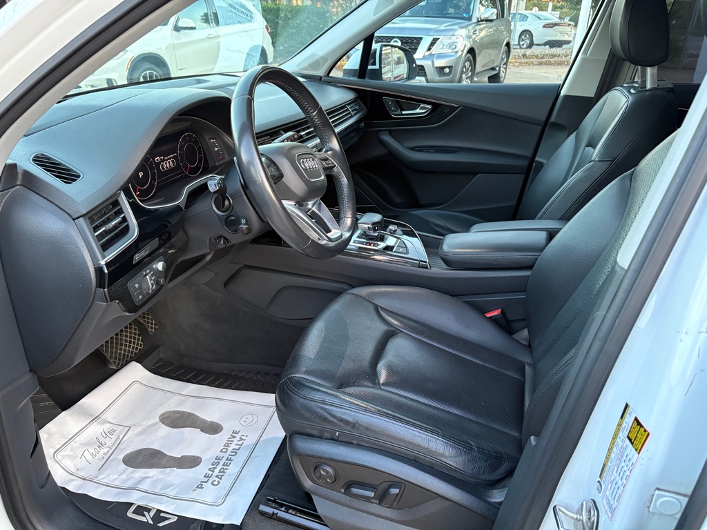 Photo 10 of this AUDI Q7