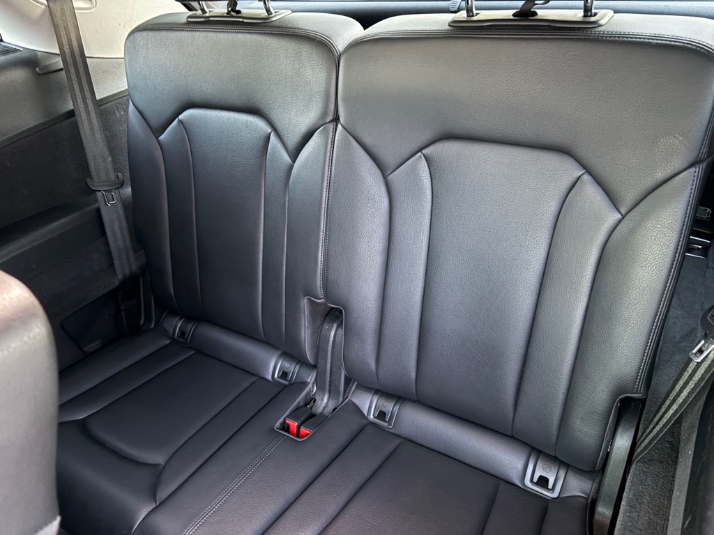 Photo 12 of this AUDI Q7