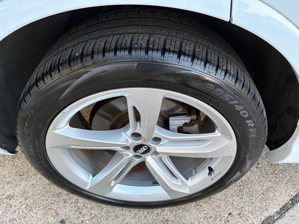 Photo 32 of this AUDI Q7