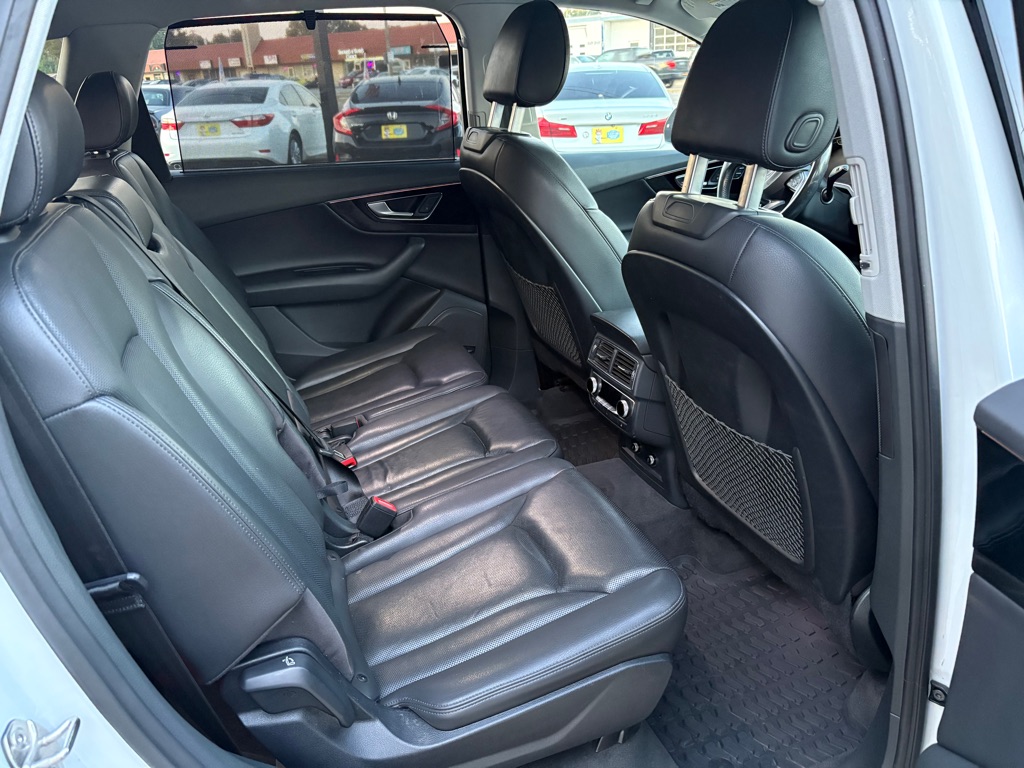 Photo 13 of this AUDI Q7