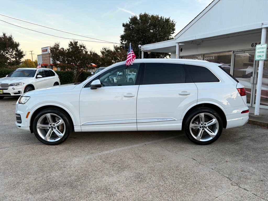 Photo 3 of this AUDI Q7