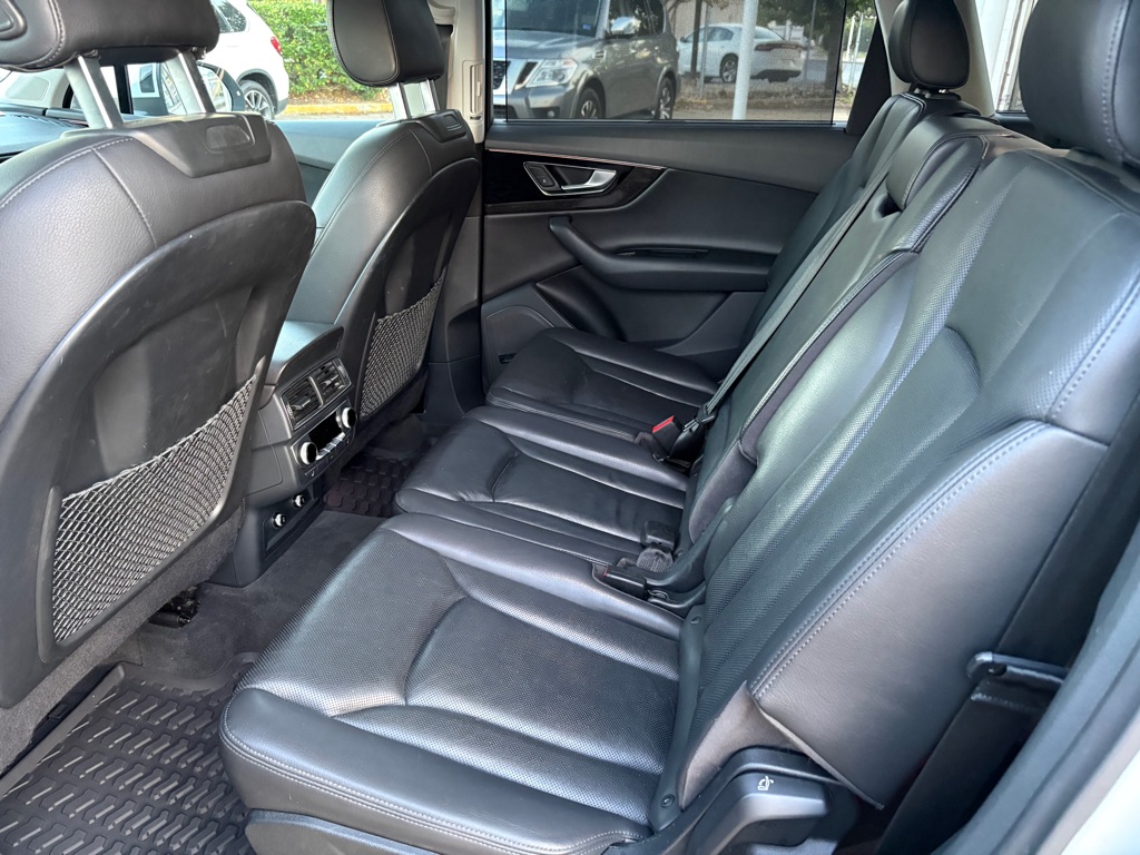 Photo 11 of this AUDI Q7