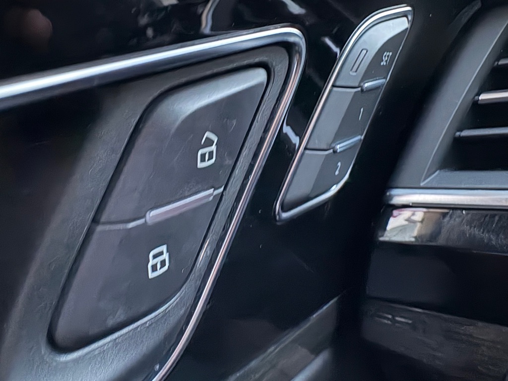 Photo 22 of this AUDI Q7