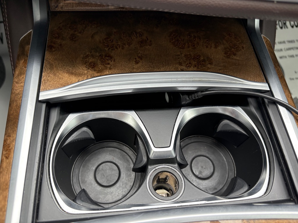 Photo 25 of this BMW 750