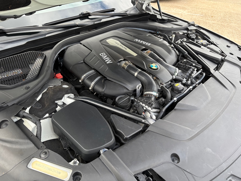 Photo 34 of this BMW 750