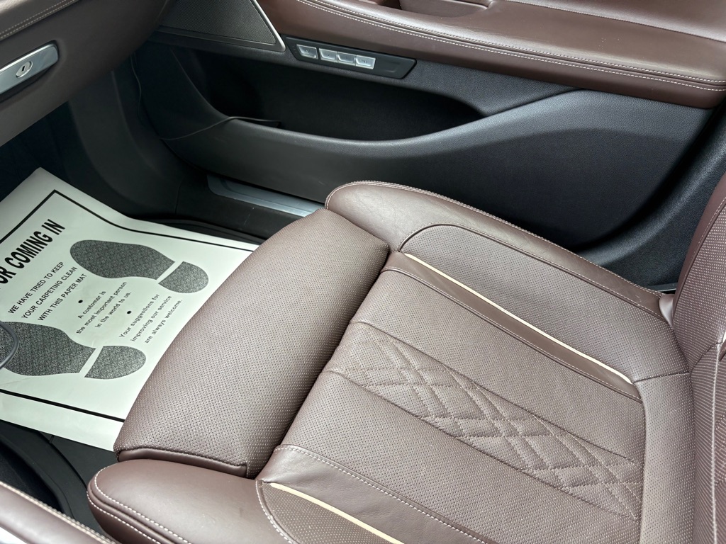 Photo 27 of this BMW 750