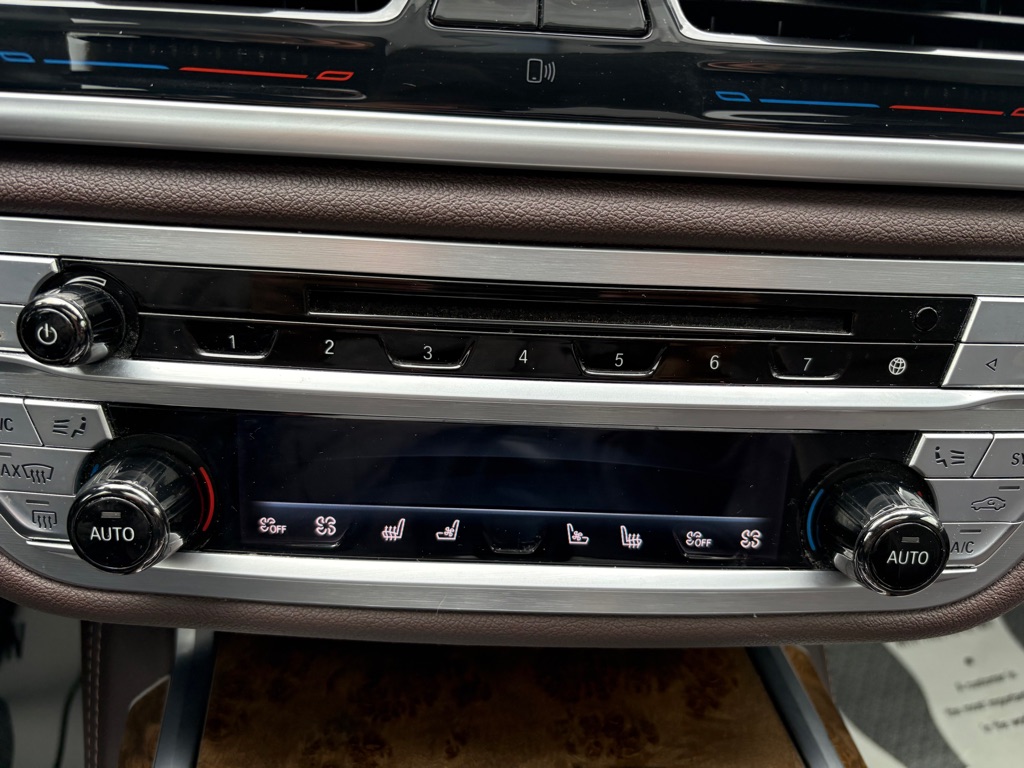 Photo 24 of this BMW 750