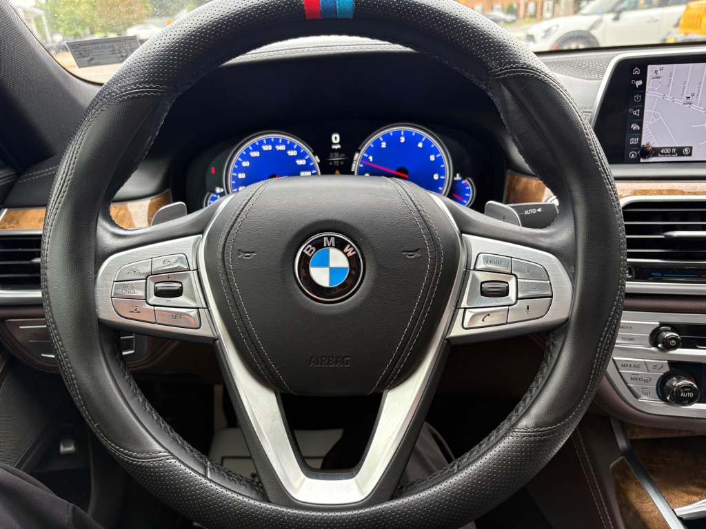 Photo 18 of this BMW 750