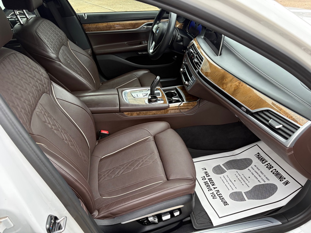 Photo 14 of this BMW 750