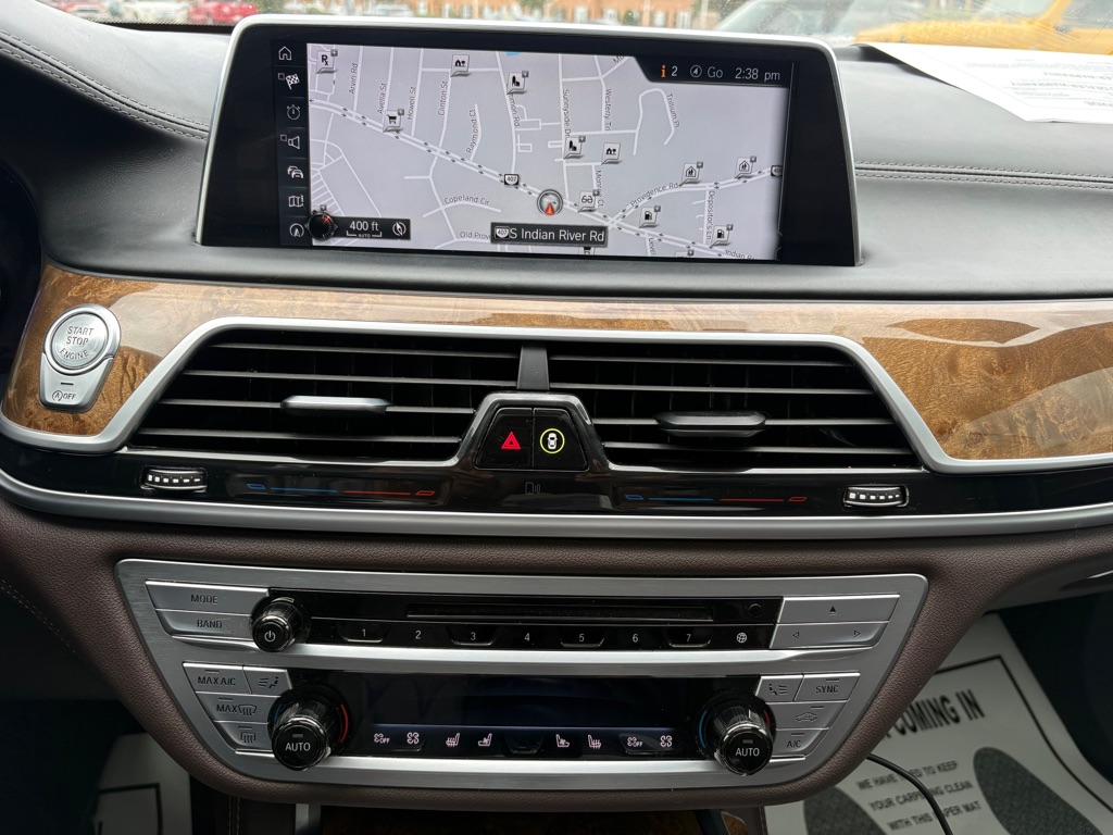 Photo 23 of this BMW 750