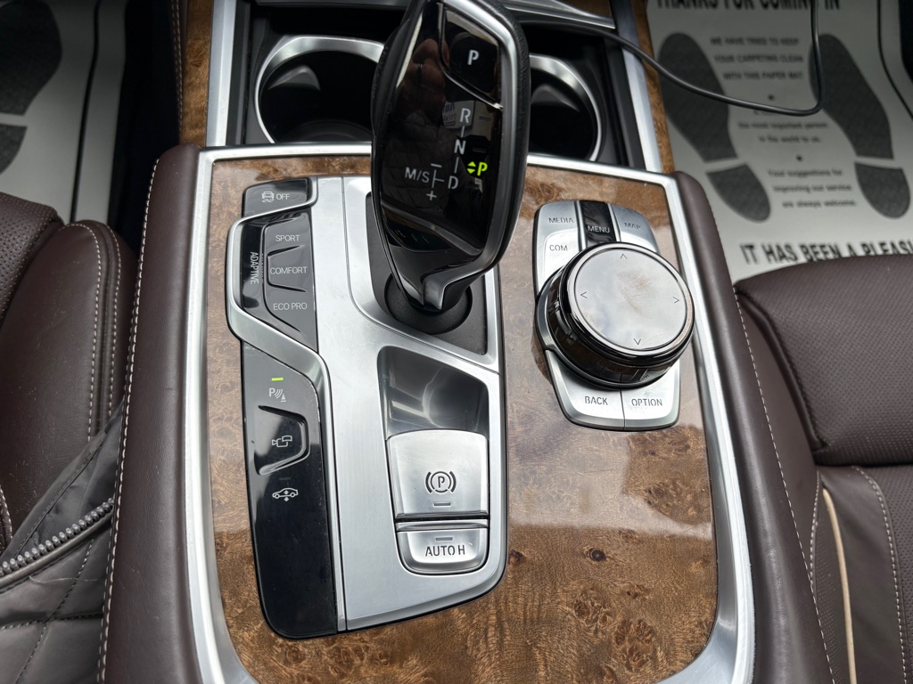 Photo 26 of this BMW 750