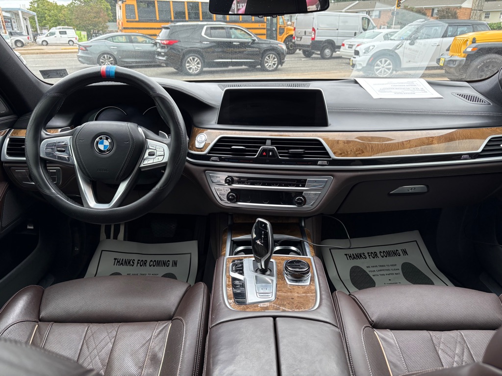 Photo 12 of this BMW 750