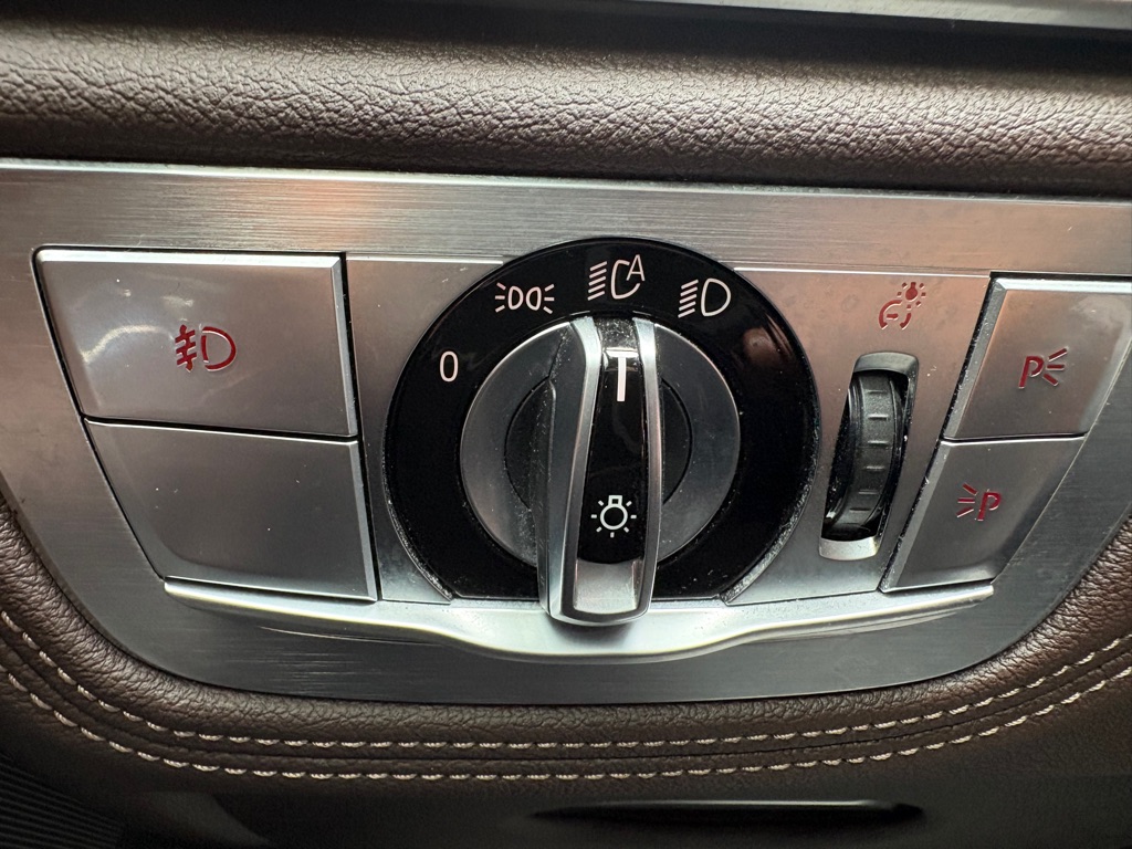 Photo 21 of this BMW 750