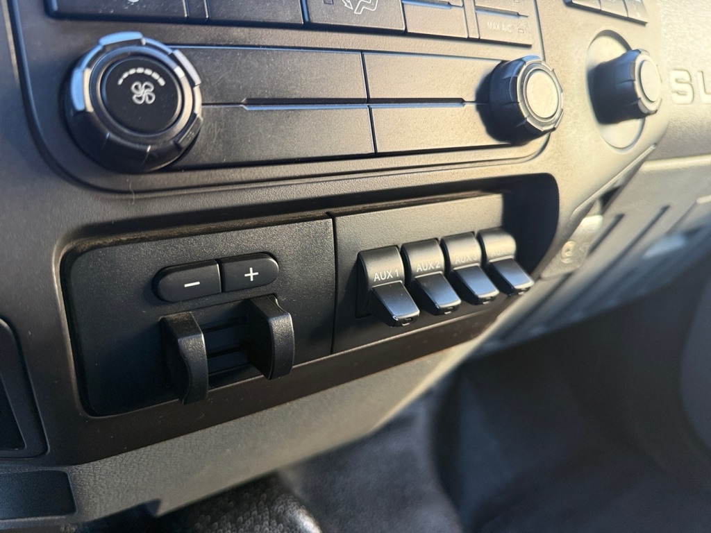 Photo 16 of this FORD F550