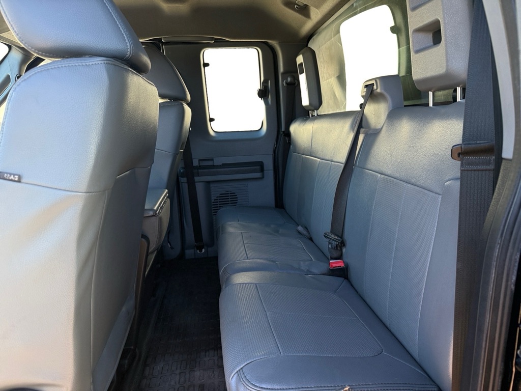 Photo 13 of this FORD F550