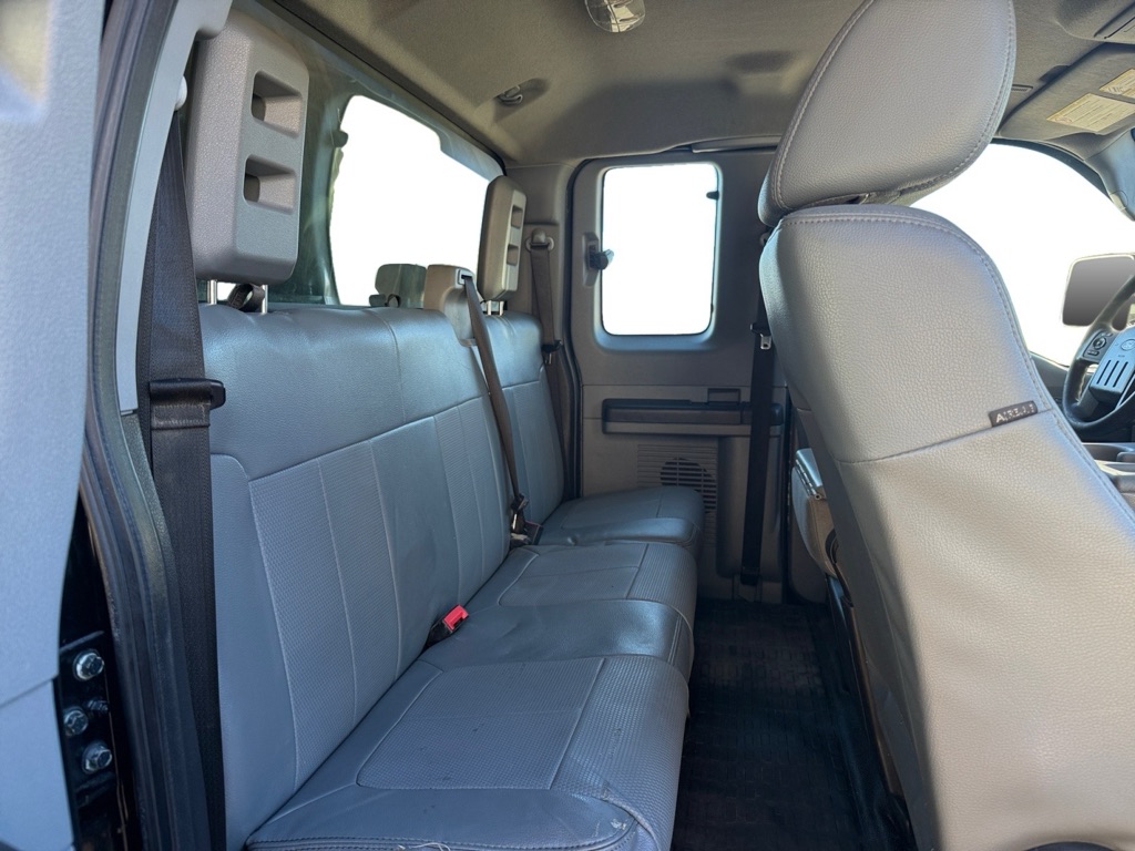Photo 14 of this FORD F550