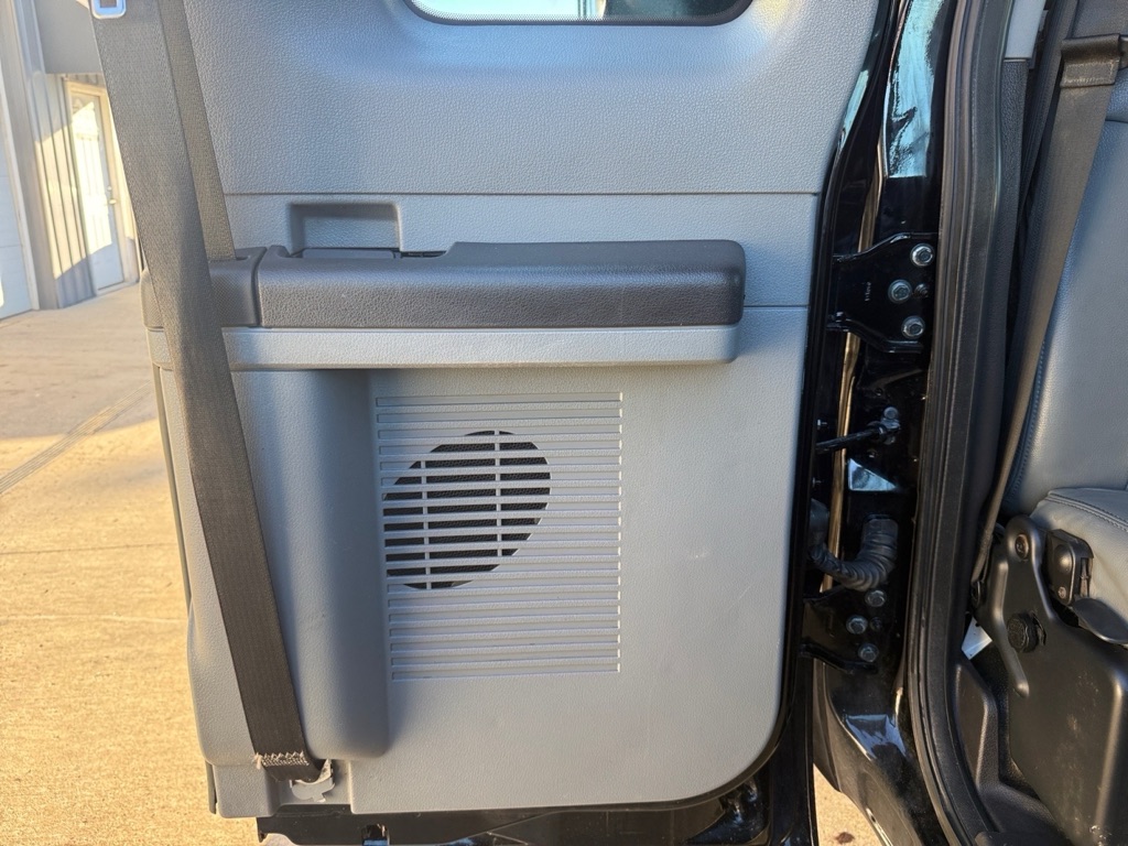 Photo 26 of this FORD F550