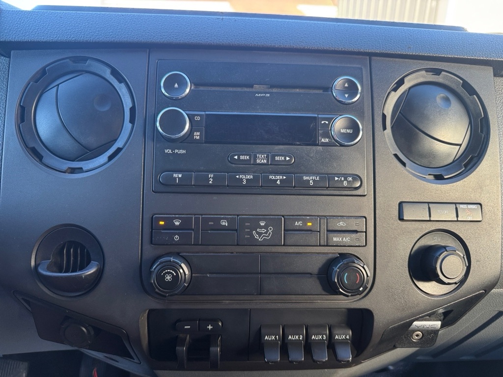 Photo 15 of this FORD F550