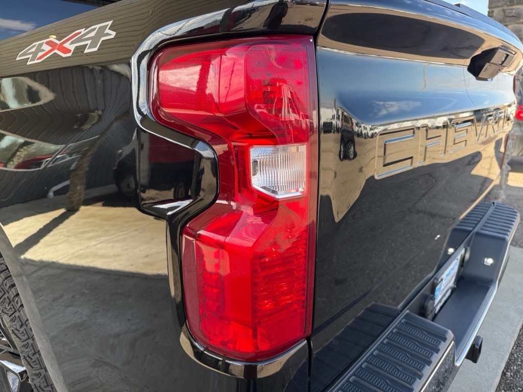 Photo 23 of this CHEVROLET SILVERADO 1500