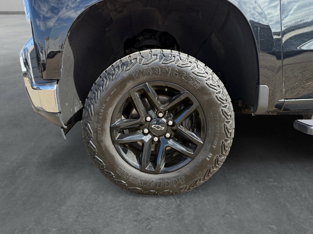 Photo 27 of this CHEVROLET SILVERADO 1500