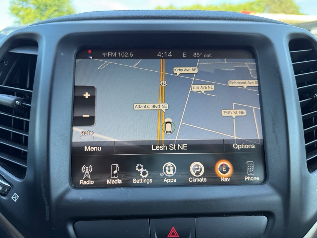 Photo 21 of this JEEP CHEROKEE