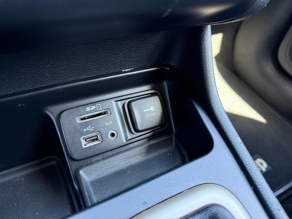 Photo 29 of this JEEP CHEROKEE