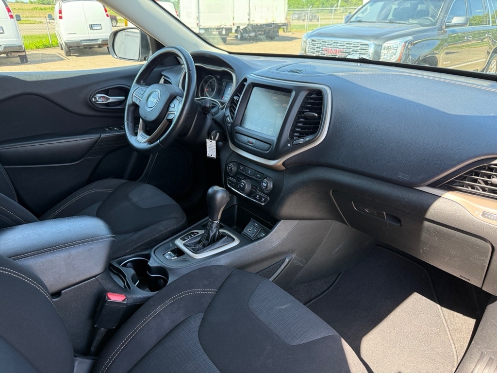 Photo 11 of this JEEP CHEROKEE