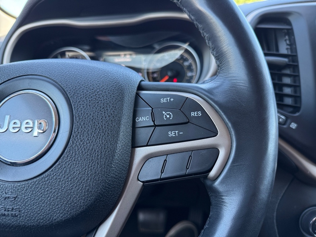 Photo 27 of this JEEP CHEROKEE