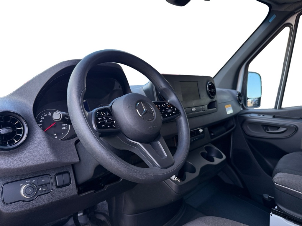 Photo 10 of this MERCEDES-BENZ SPRINTER