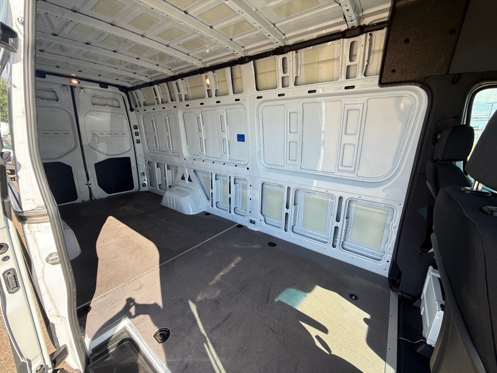 Photo 15 of this MERCEDES-BENZ SPRINTER