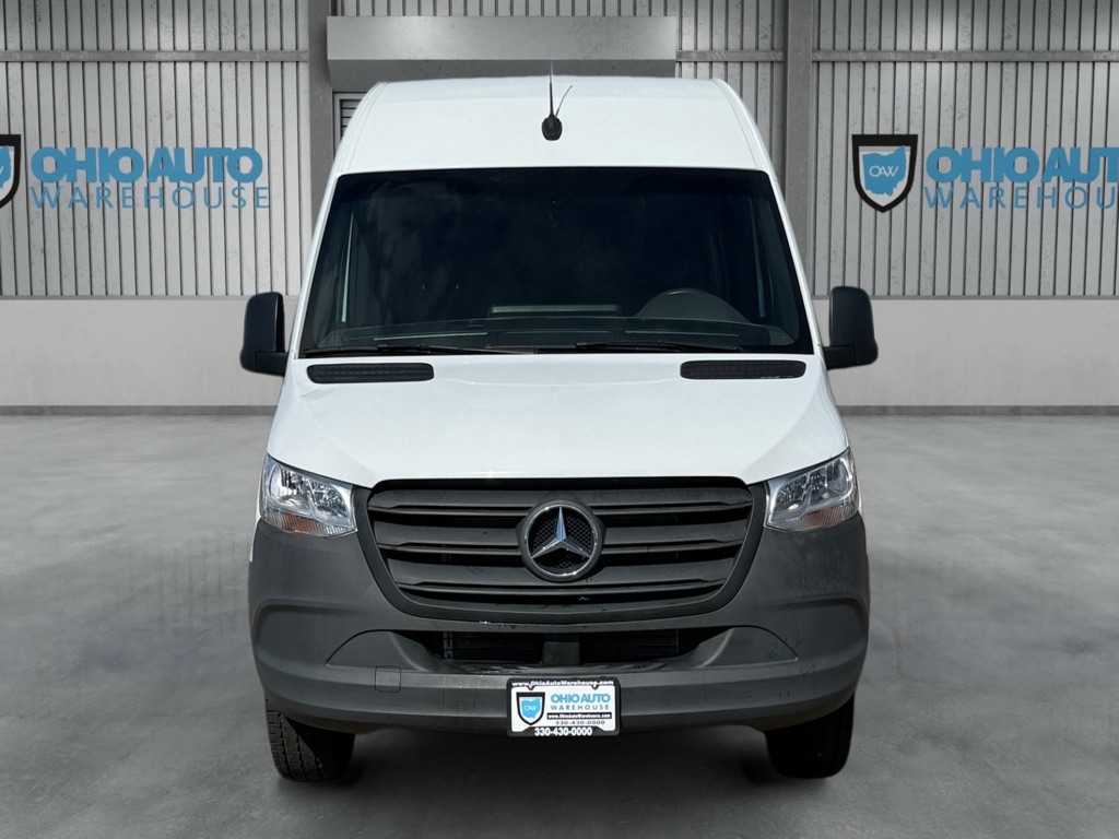 Photo 2 of this MERCEDES-BENZ SPRINTER
