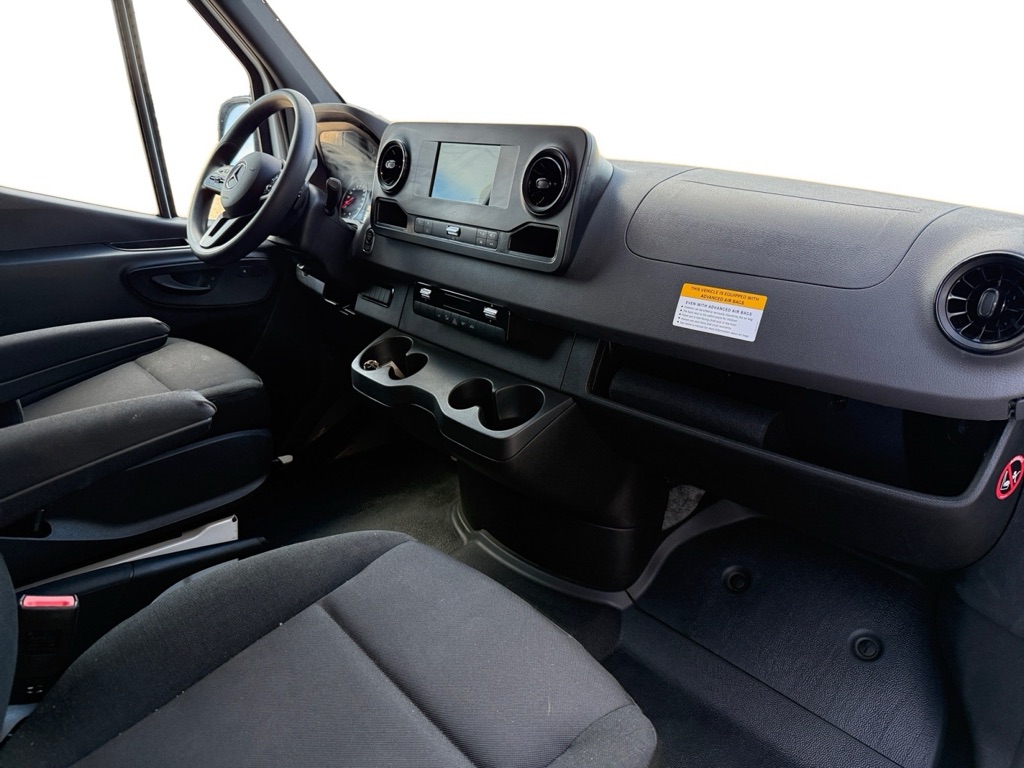Photo 11 of this MERCEDES-BENZ SPRINTER