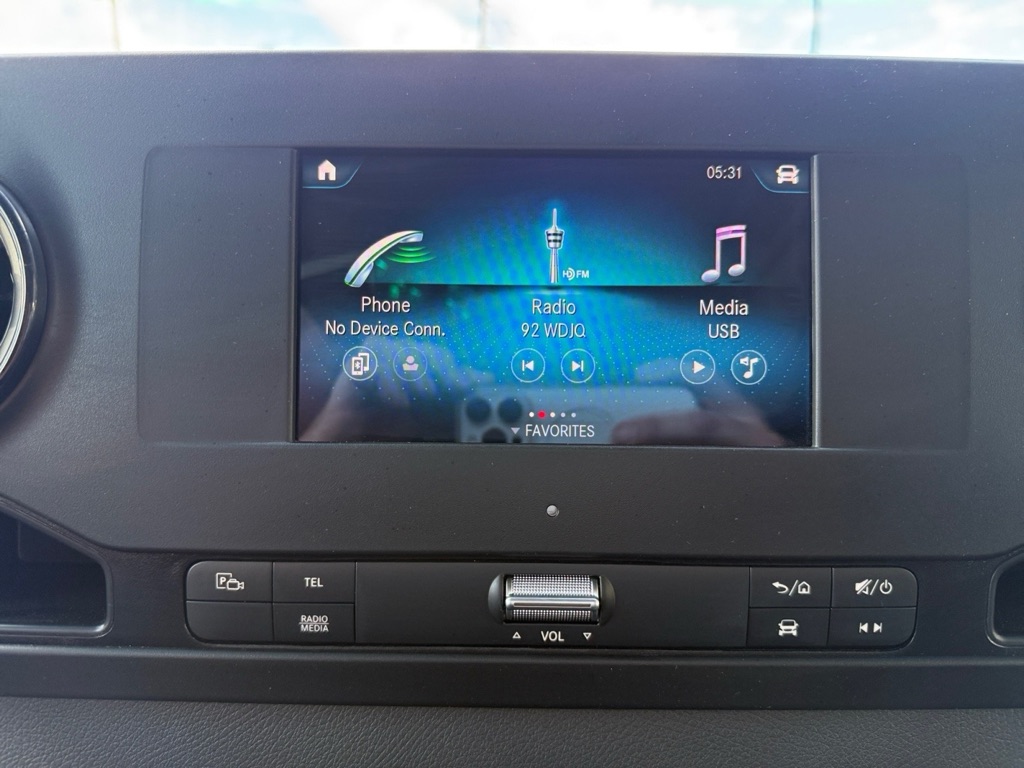 Photo 19 of this MERCEDES-BENZ SPRINTER