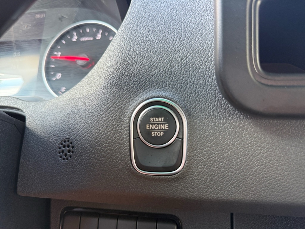 Photo 24 of this MERCEDES-BENZ SPRINTER