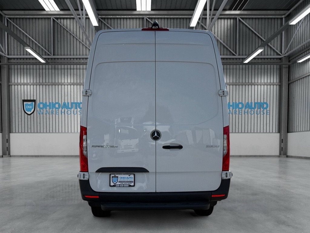 Photo 7 of this MERCEDES-BENZ SPRINTER