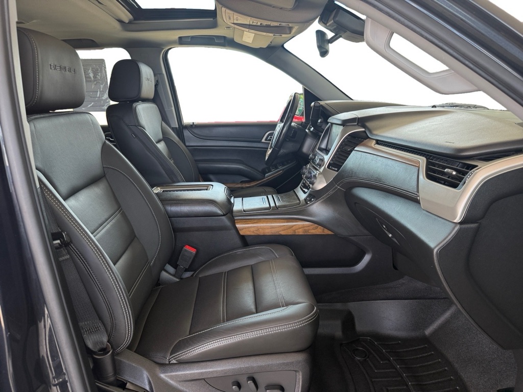 Photo 12 of this GMC YUKON