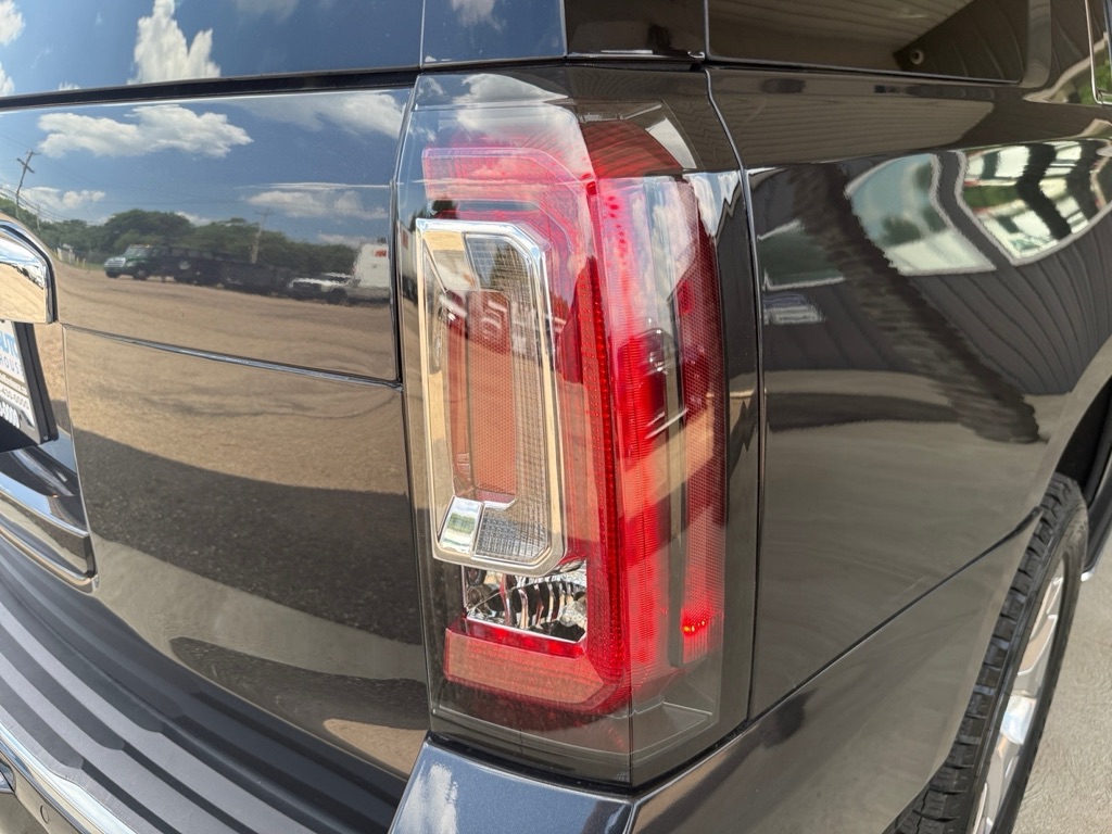 Photo 44 of this GMC YUKON