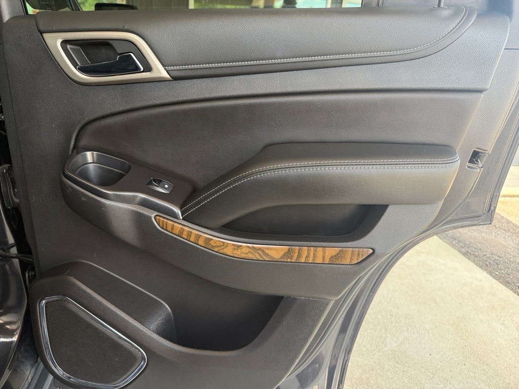 Photo 37 of this GMC YUKON