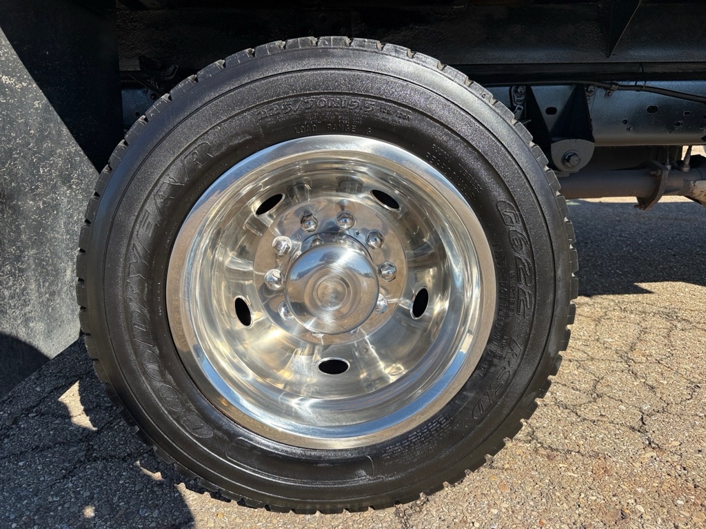 Photo 31 of this FORD F450