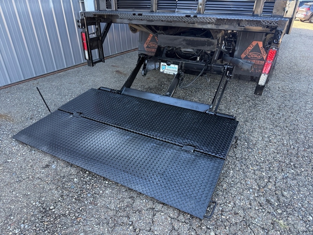 Photo 23 of this FORD F450