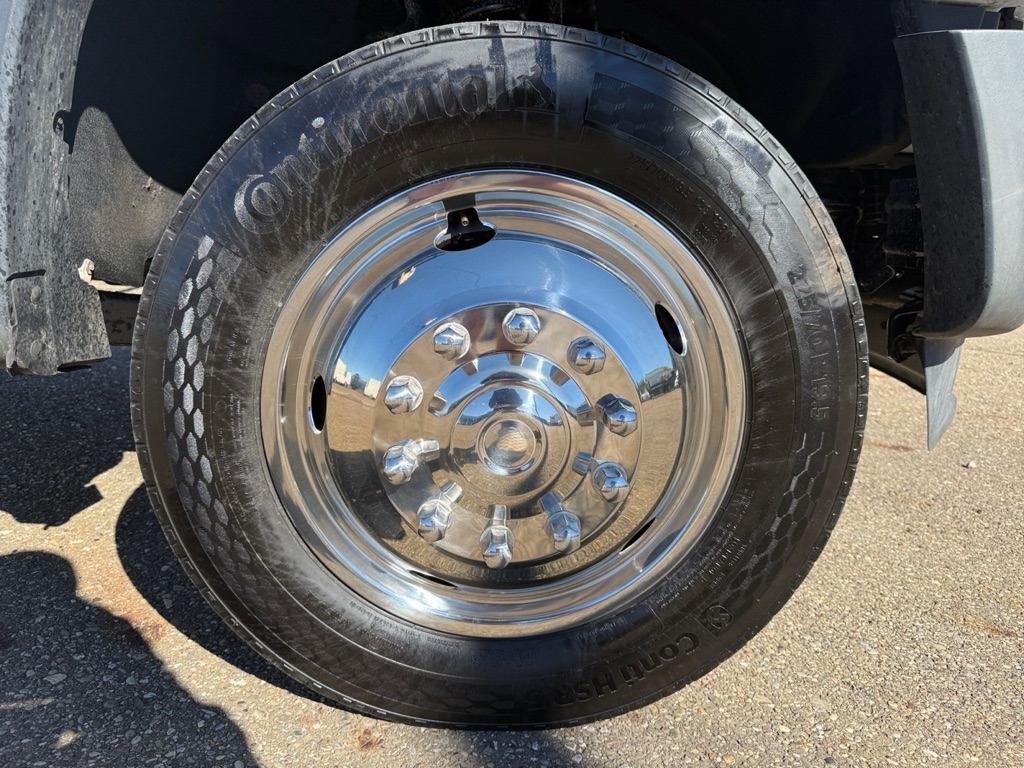 Photo 32 of this FORD F450