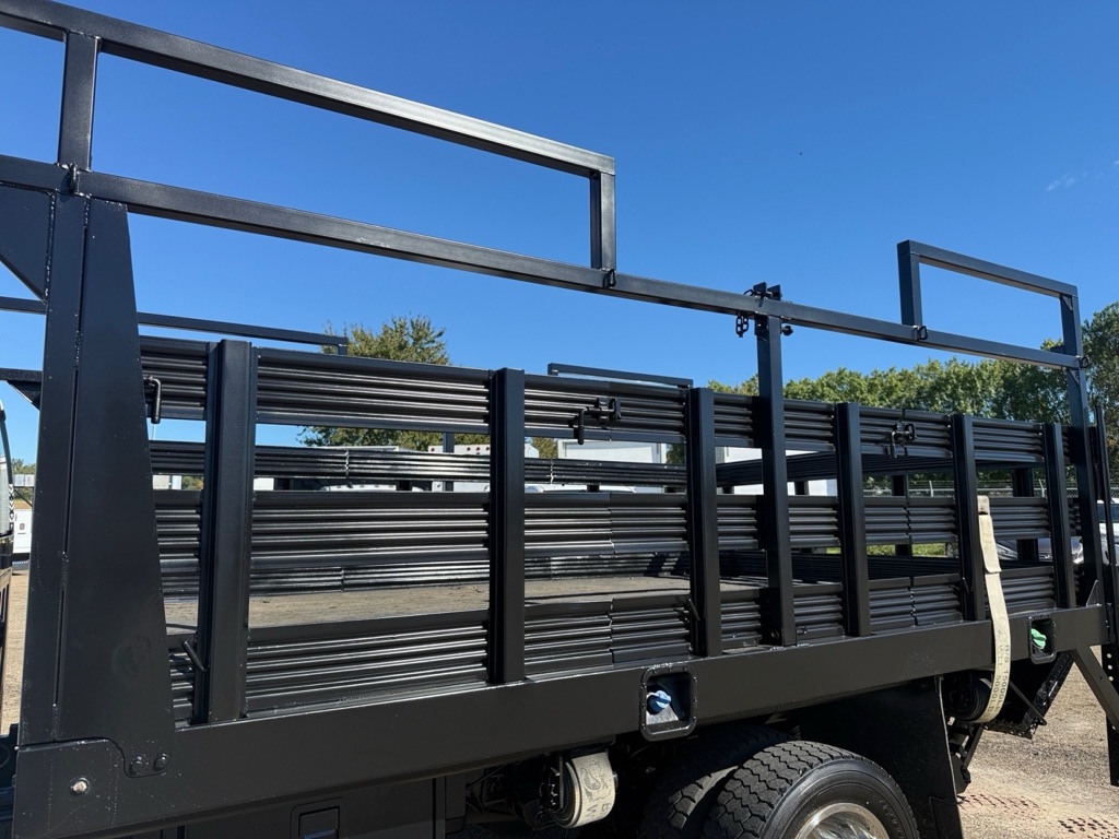 Photo 21 of this FORD F450
