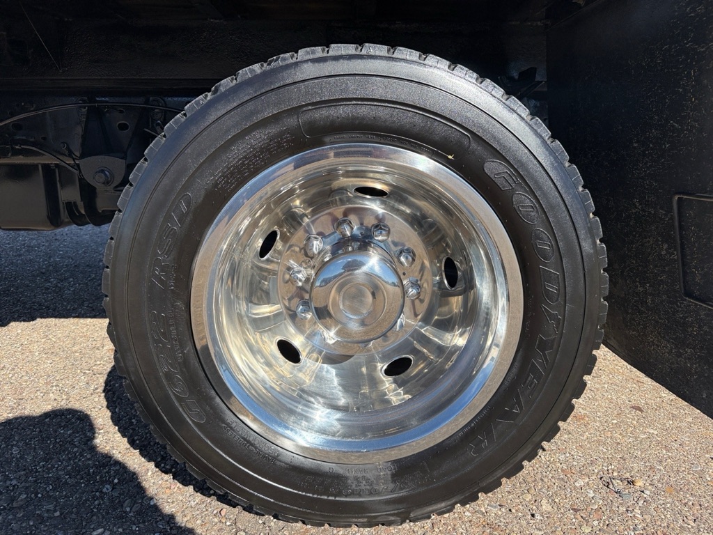 Photo 30 of this FORD F450