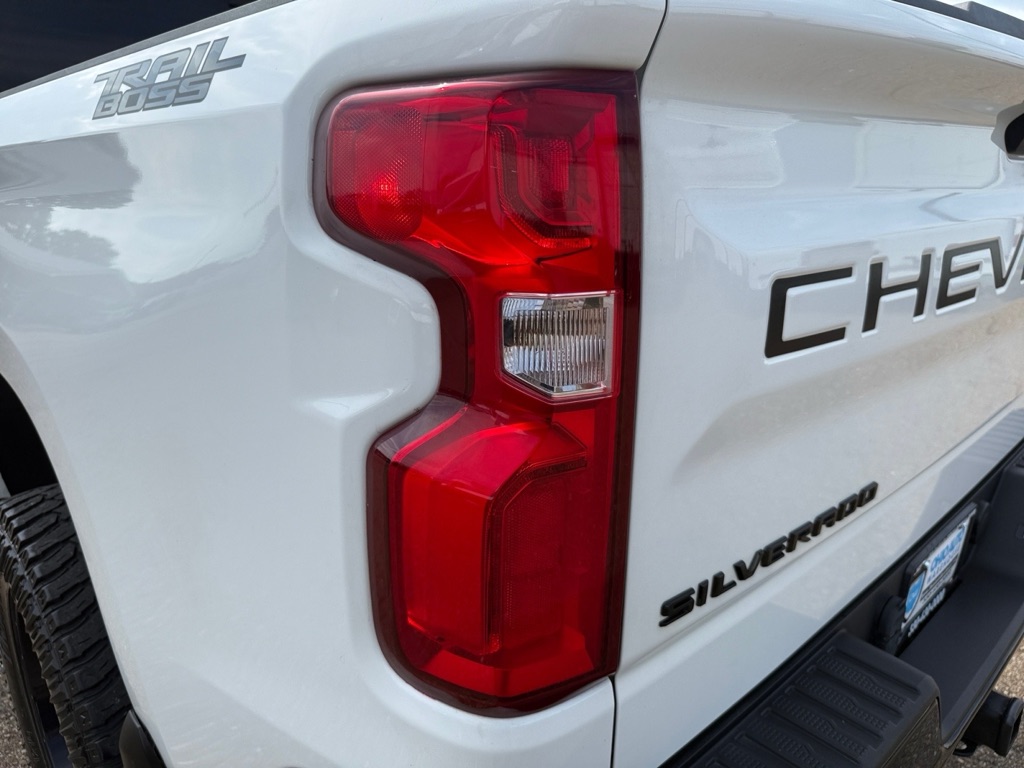 Photo 37 of this CHEVROLET SILVERADO 1500