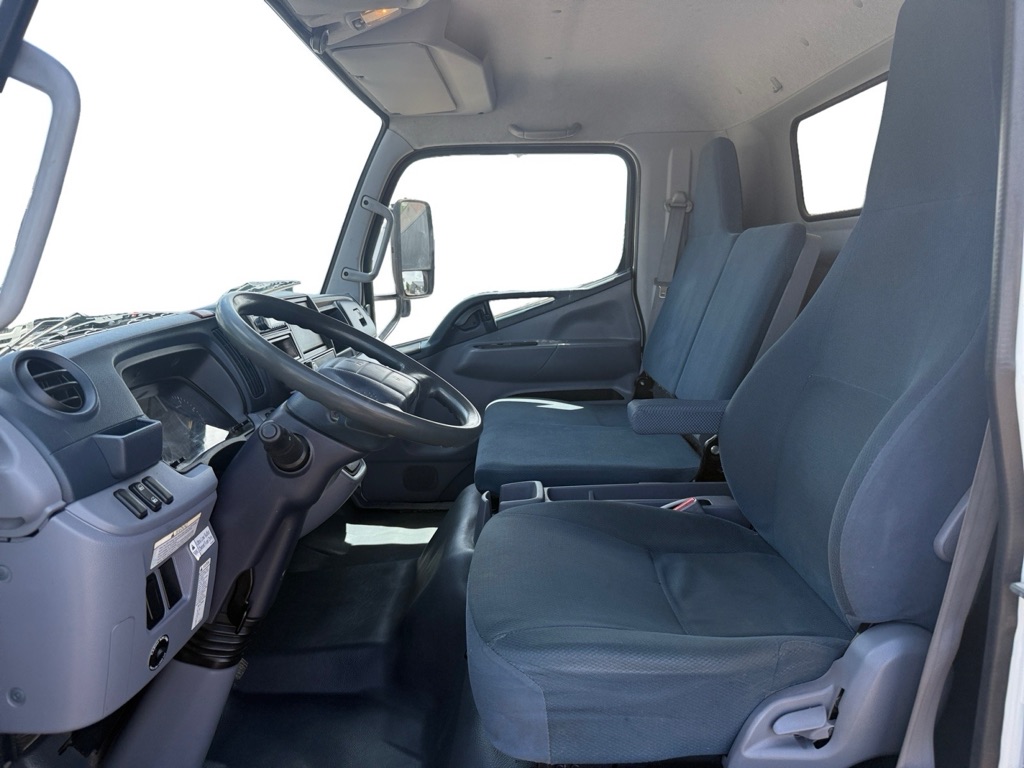 Photo 9 of this MITSUBISHI FUSO