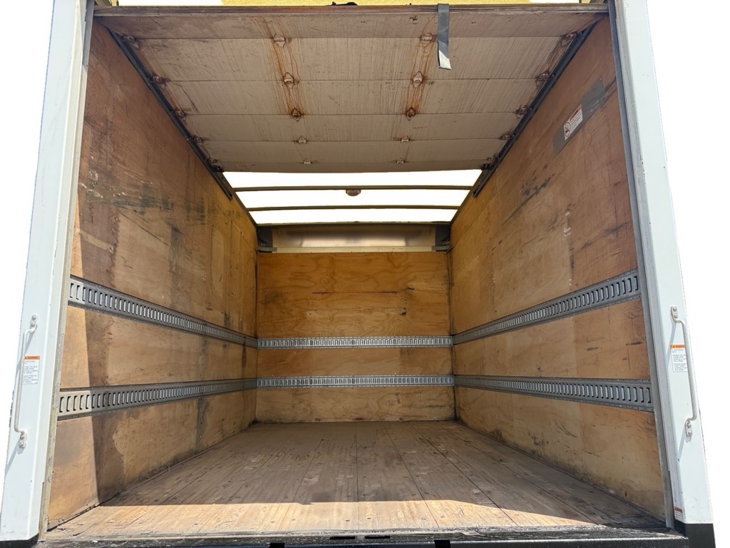Photo 15 of this MITSUBISHI FUSO