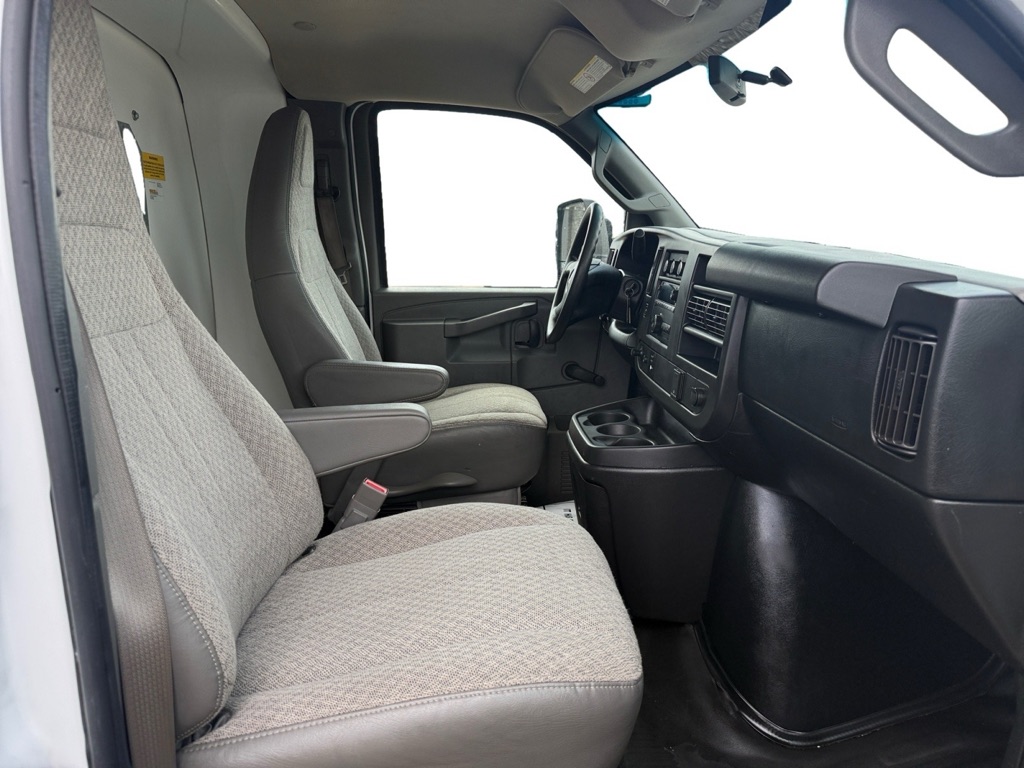 Photo 10 of this GMC SAVANA