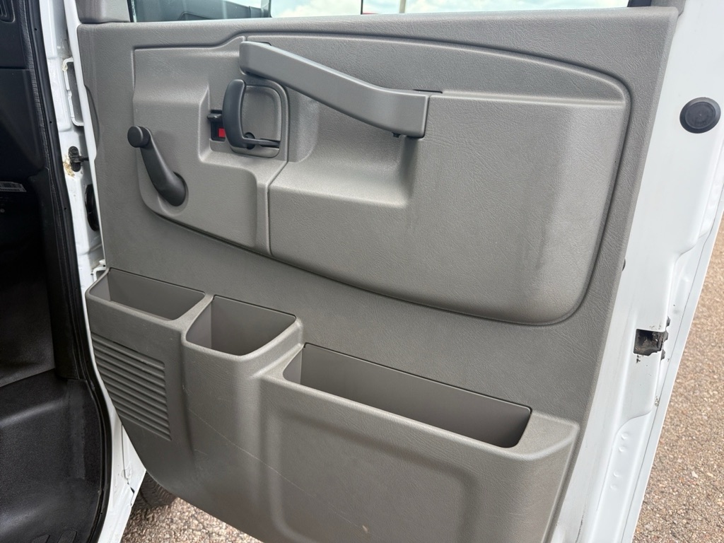 Photo 20 of this GMC SAVANA