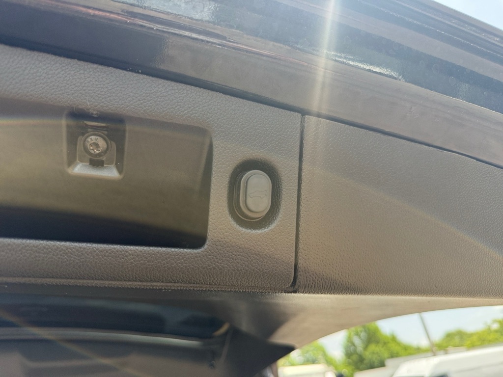 Photo 35 of this GMC YUKON